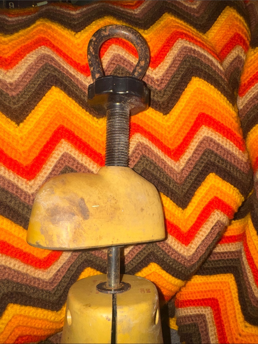 Vintage Heavy Duty Wooden Shoe Stretcher Boot Maker Tool Metal Crank - Picture 2 of 6